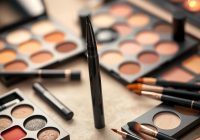 Jak używać eyelinera w pisaku do idealnych i trwałych kresek?